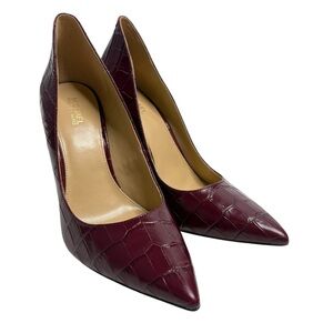 MICHAEL KORS SIZE 7 1/2 CROC EMBOSSED MAROON PUMP LEATHER SHOE $128